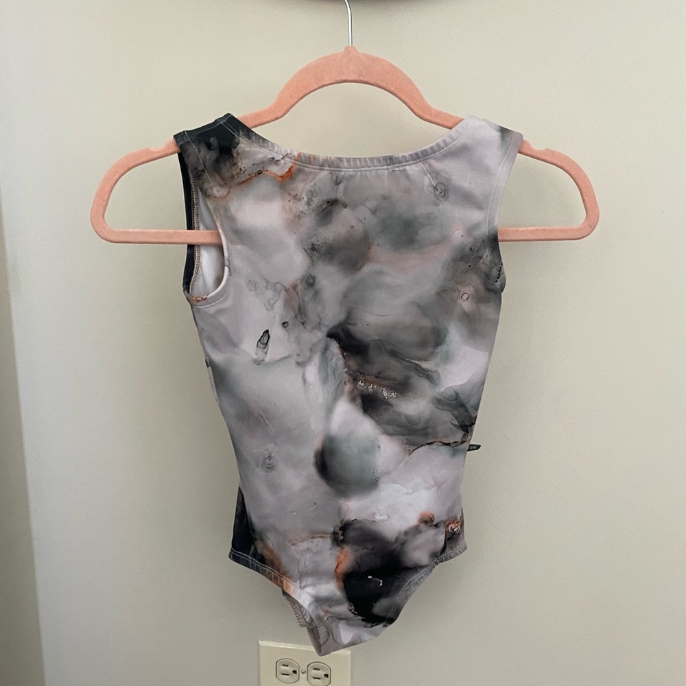 Marble Boatneck Lucky Leo
